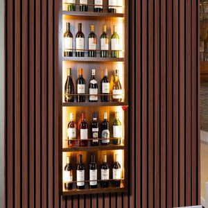 Garafeira em madeira maciça e painel ripado, embutida na parede